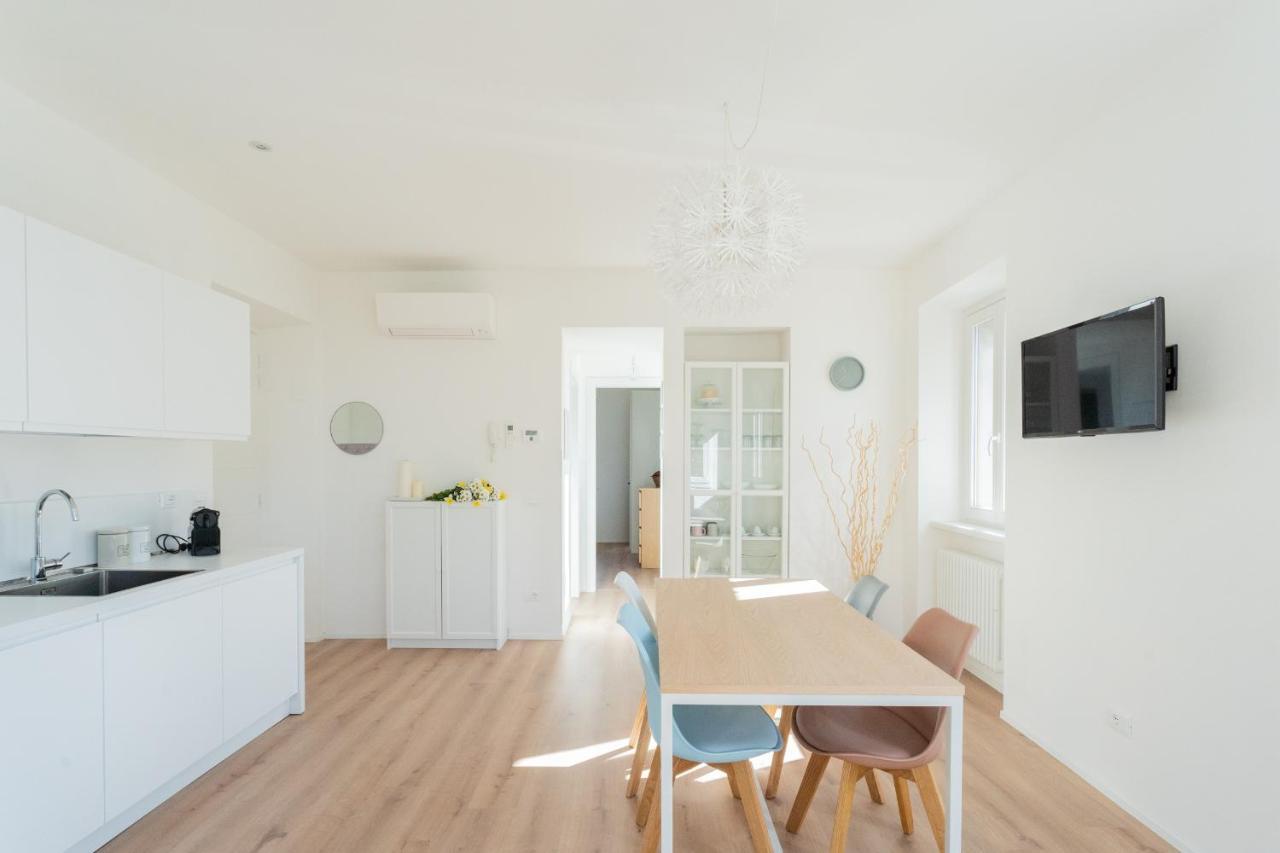 Lovely Corner In The Heart Of The Lake By Rent All Como Exteriér fotografie